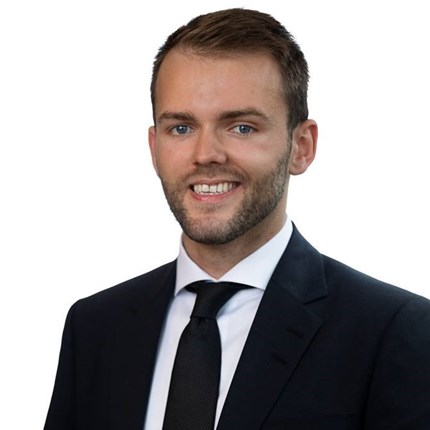 Last spring Erlend Søraas (25) completed his master’s degree at NHH last year, specialising in finance. He now works as a consultant for Capgemini Invent in Oslo. He received a job offer in autumn 2020.