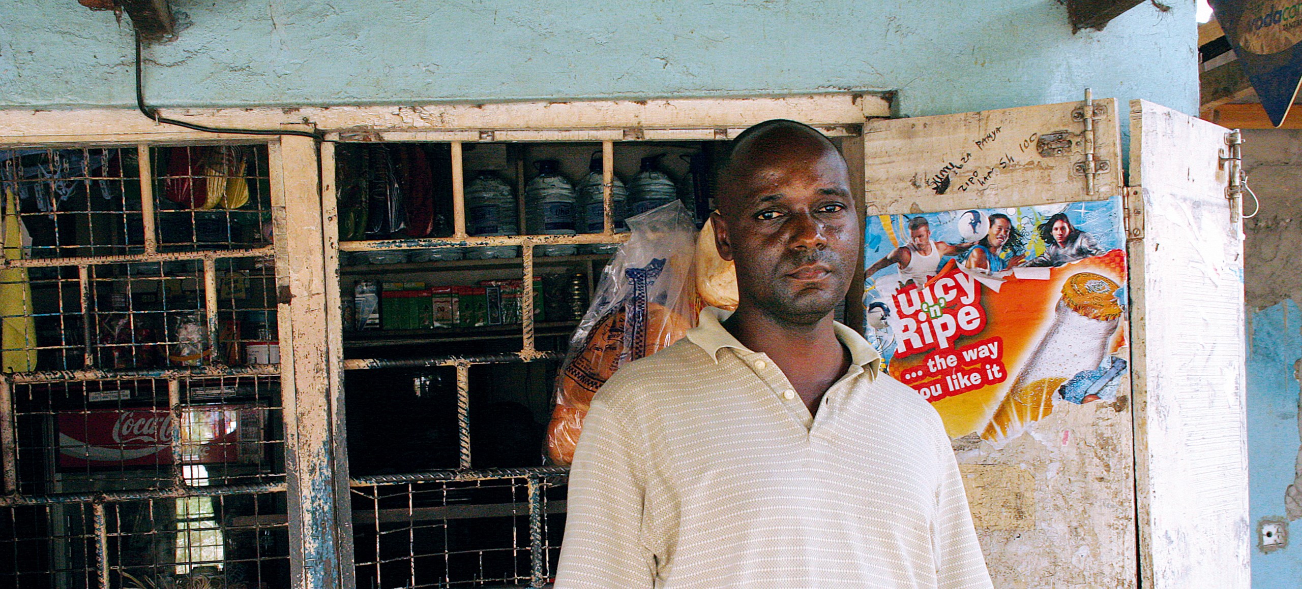 Butikkeier Tumaini Jackson i Dar es Salaam i 2009. Foto: Sigrid Folkestad