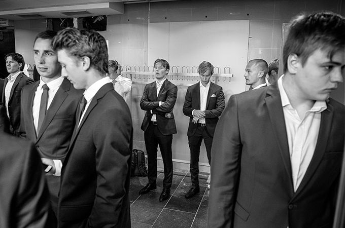 Spente studentar før immatrikulering. Foto: Helge Skodvin.