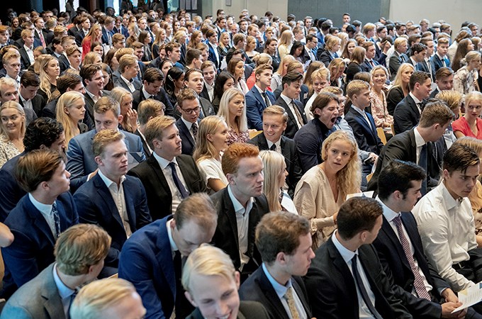 Om lag 480 nye bachelorstudentar byrjar på NHH denne hausten. Foto: Helge Skodvin.