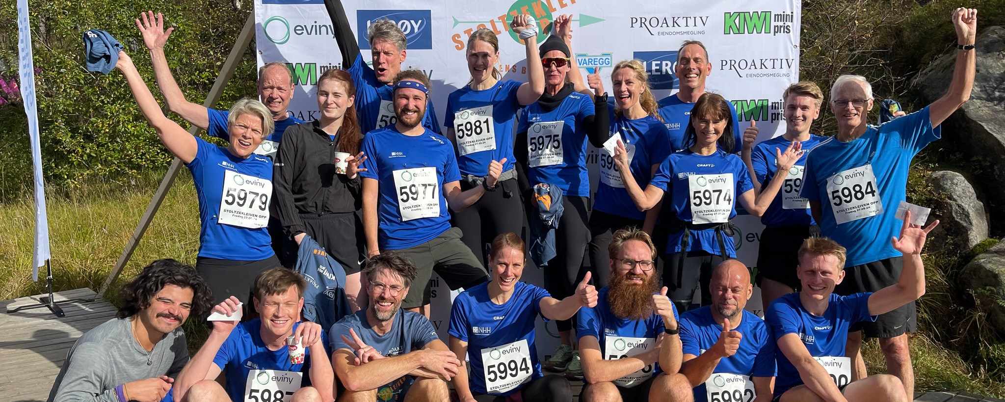 Group photo of celebrating NHH employees after the race