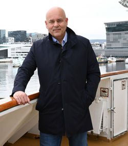 Magne Supphellen på akterdekkket på Trollfjord