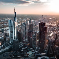 Bilde av Frankfurt. Foto: Unsplash v. Jan-Philipp Thiele