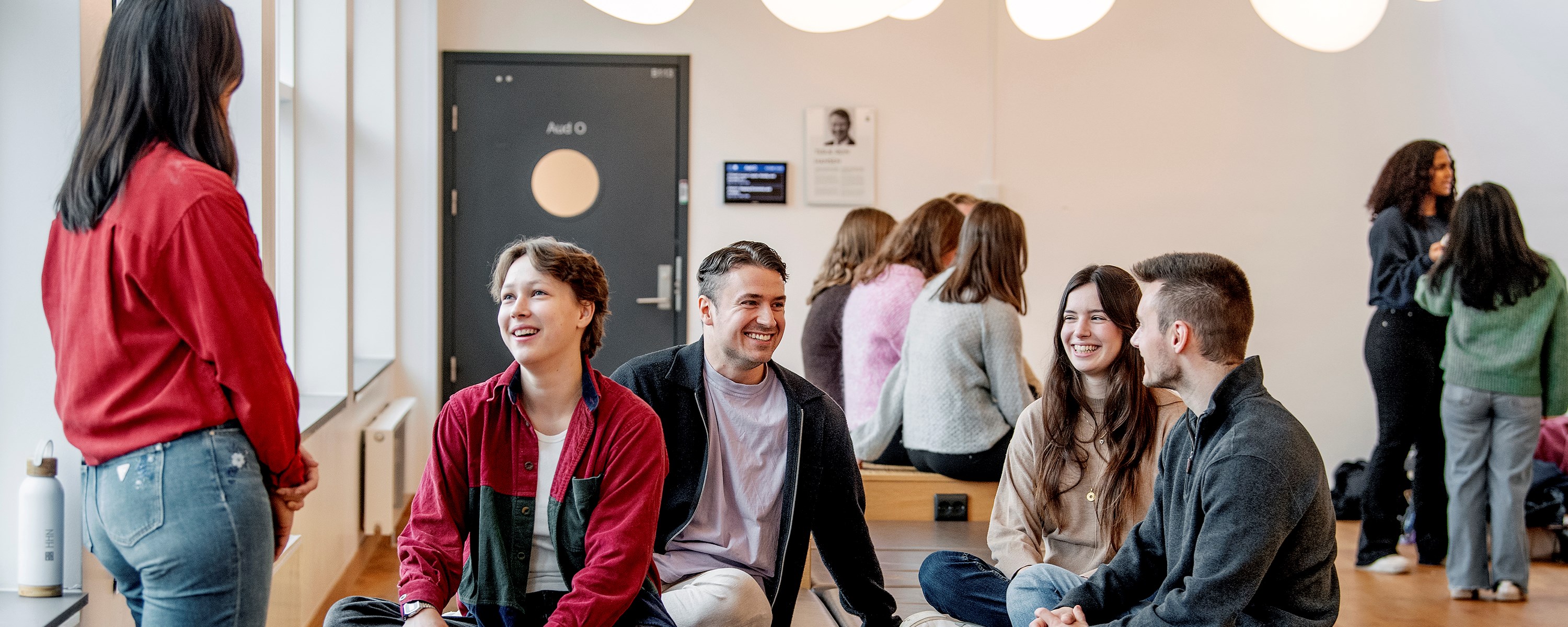  Bilde av studentambassadørene Hermine Øye-Forbregd, Sondre Jensen Øverli, Matilda Louise Oculy og Dennis Florian Laeufer. Foto: Helge Skodvin 