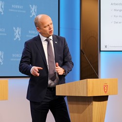 Trygve Slagsvold Vedum_Finansdepartementet, Celine Lyse Augdal, 2021