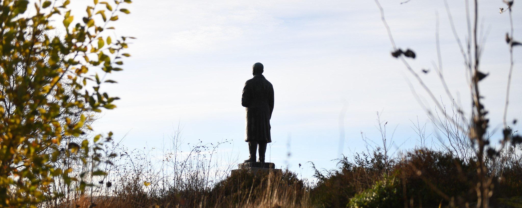 The Lehmkuhl statue outside NHH
