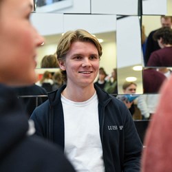 Bilde av Fabian Myrvang på utvekslingsdagen på NHH. Foto: Ingunn Gjærde