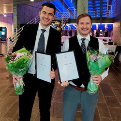 ‘We were very surprised!’ This is a great honour,’ exclaim Håkon Otneim and Geir Drage Berentsen backstage at Grieghallen. The two associate professors in statistics at the Norwegian School of Economics were the first ever to receive the Inspirational Teaching Award. Photo: Helge Skodvin 