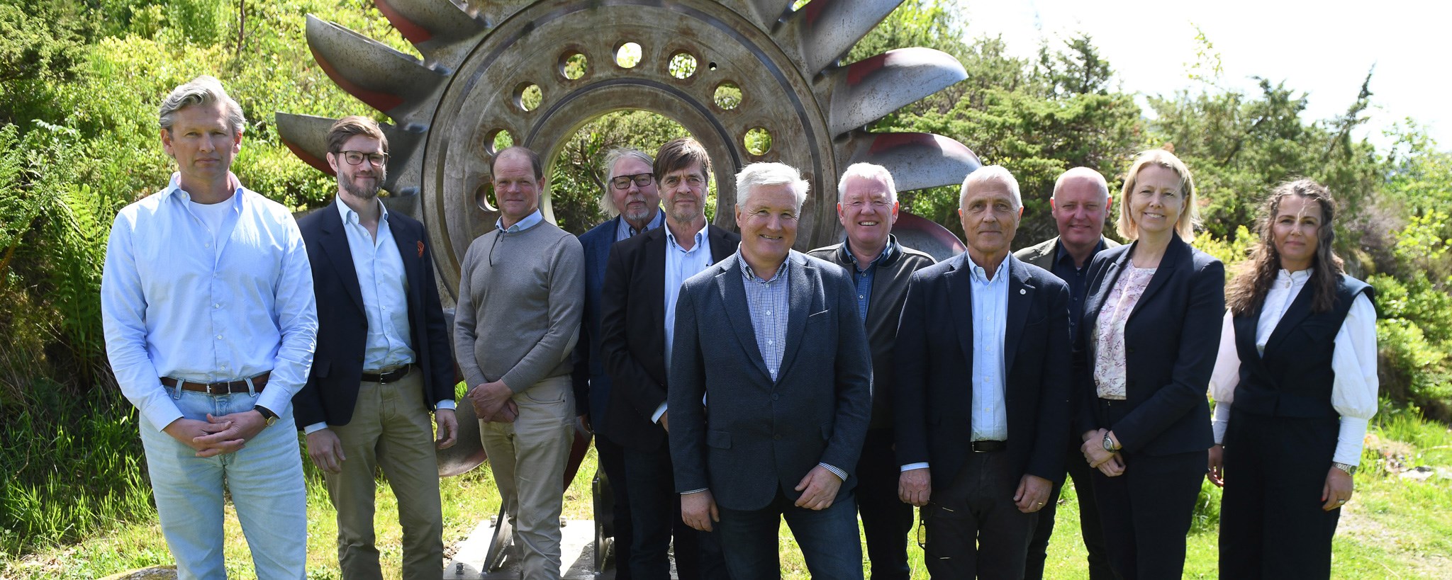 Group photo of NHH researchers and NAF outside NHH
