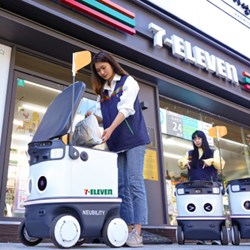 7-11-ansatt med leveranse