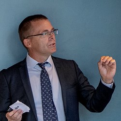 Picture of Trond M. Døskeland at the Karl Borch lecture. Photo: Helge Skodvin 