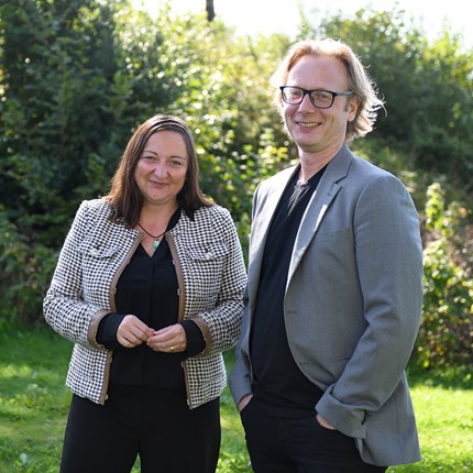 Photo of Caroline Flammer and Ivar Kolstad. 