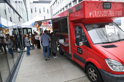 People lining up in front of the food truck