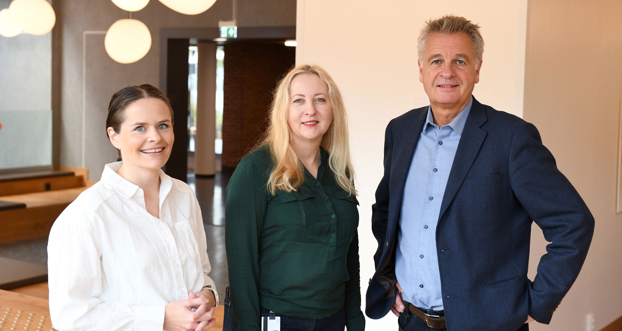 Karen Sæbbø Osmundsen, Kjersti Berg Danilova og Jon Iden. Foto: Ove Sjøstrøm