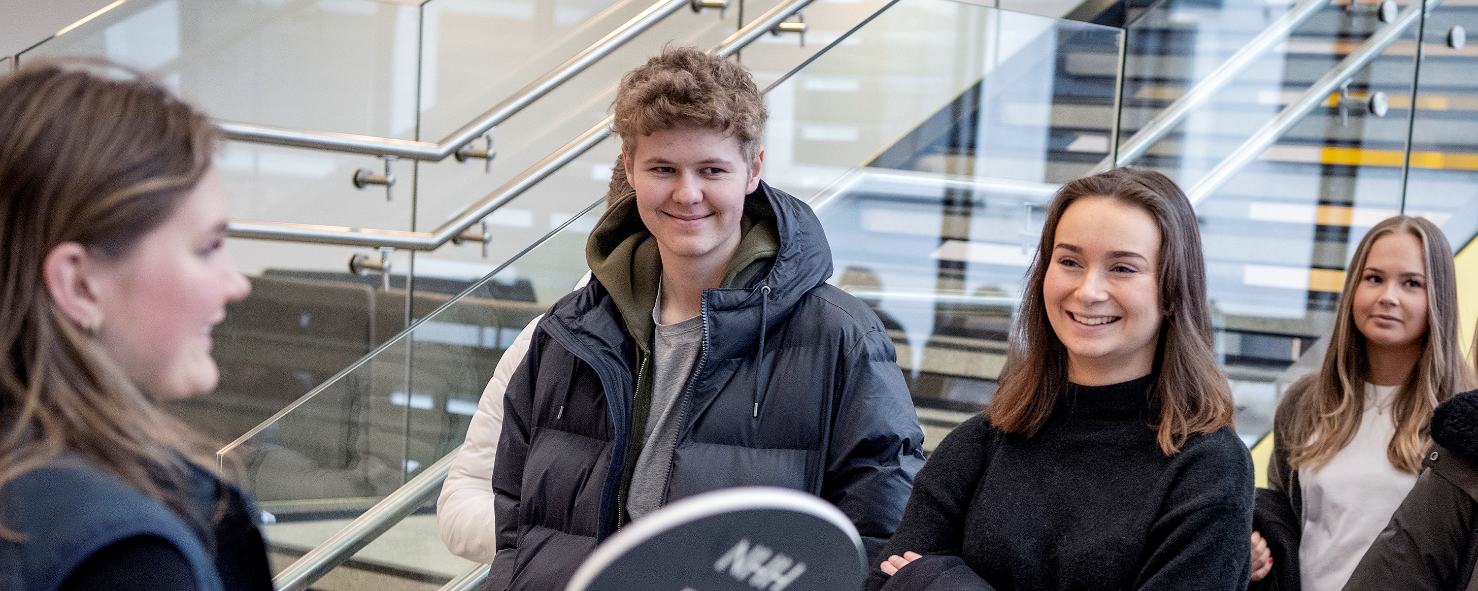 Picture og Mari Walde and with Jakob Sunde Nielsen from St. Olav upper secondary school in Stavanger. Photo: Helge Skodvin