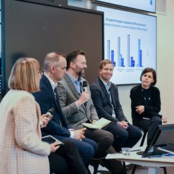 Assistant Professor Elisa Casi-Eberhard (NHH), Matt Genasci (Norges Bank Investment Management), Magnus Næss Andresen (Norwegian Tax Authorities) Mark D. Orlic (partner, PwC Germany) and Barbara Stage (Assistant Professor at WHU). 