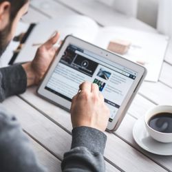 skjerm_kaffe_Karolina Grabowska_pexels