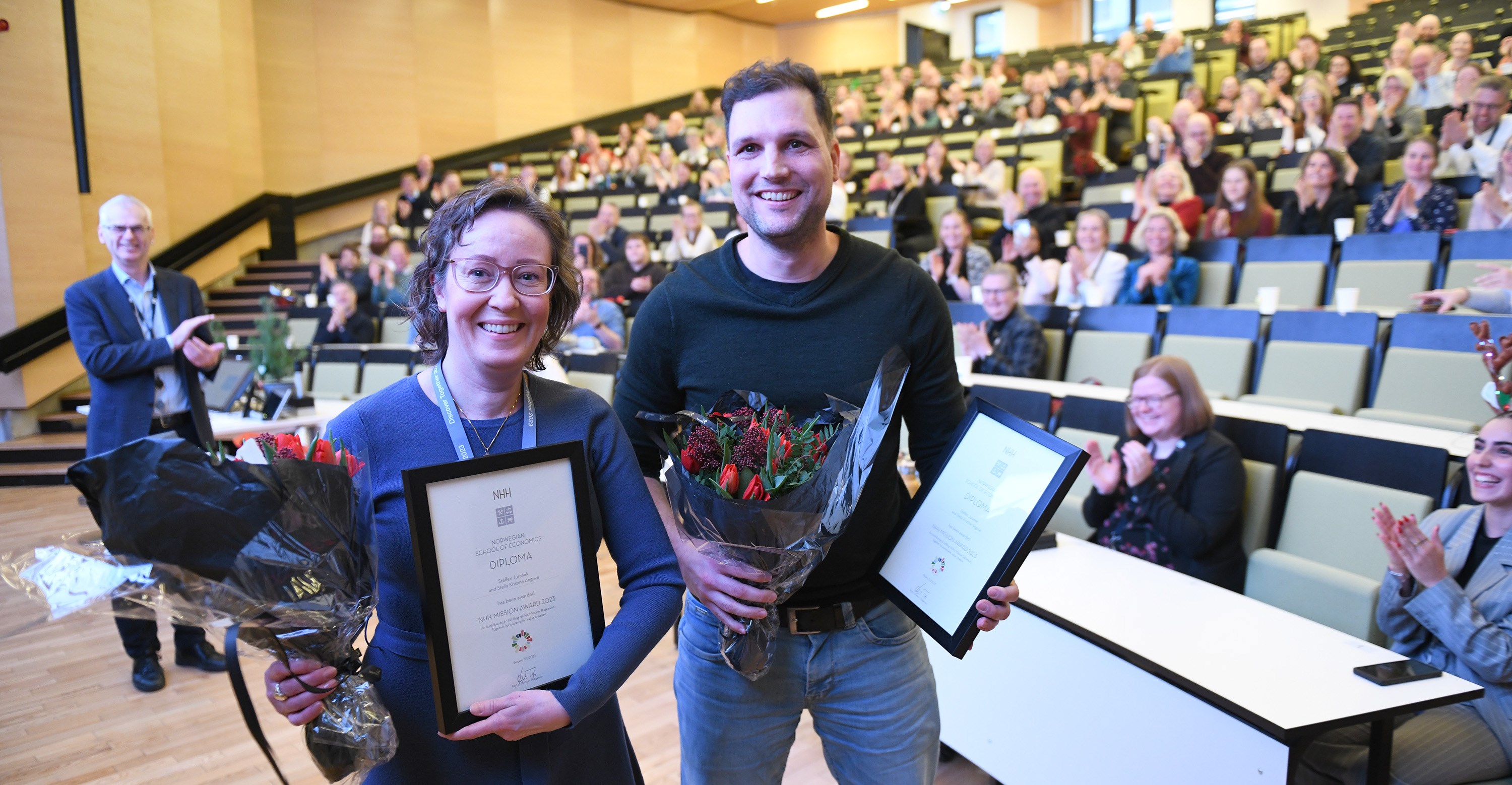 Steffen Juranek and Stella Angove won NHH’s Mission Award for their work with the Innovation School in Germany.