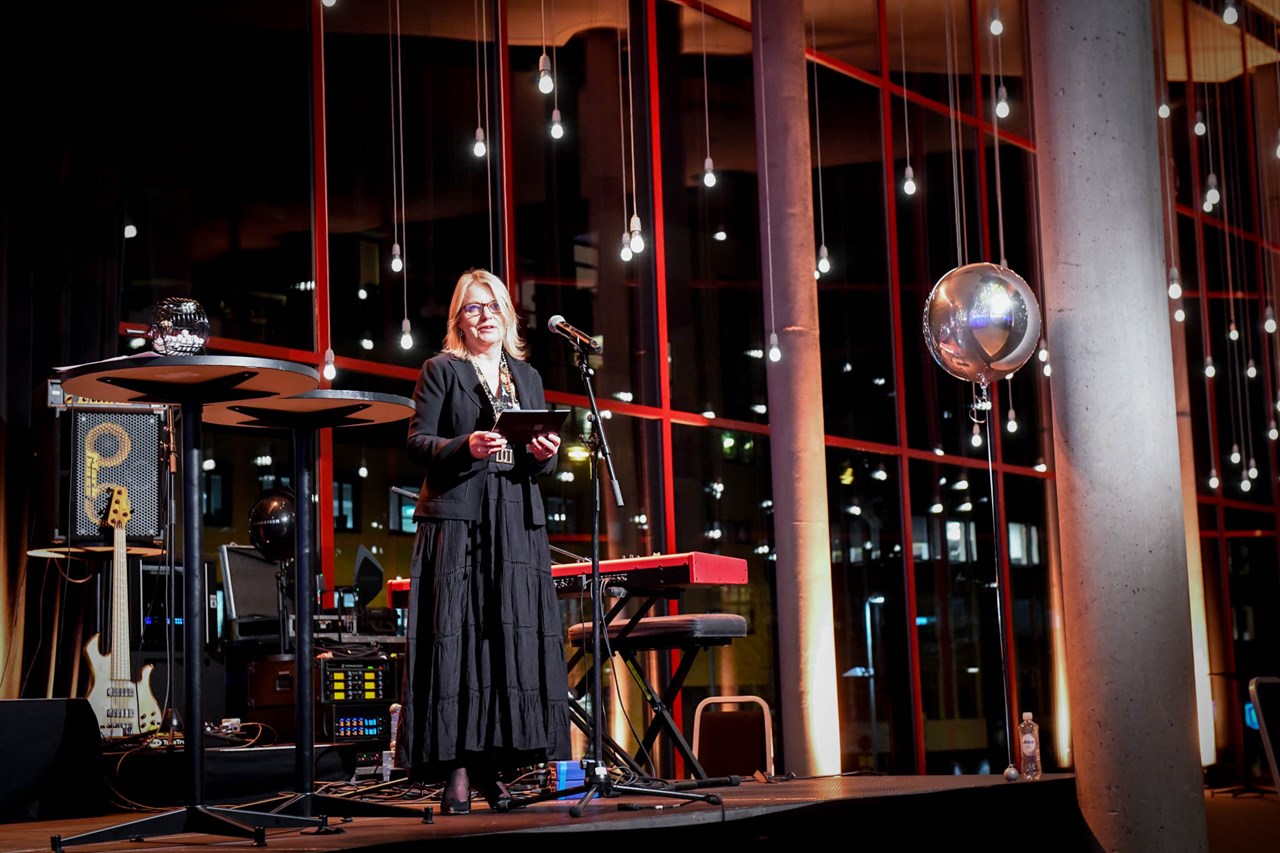Bjørg Marit on stage