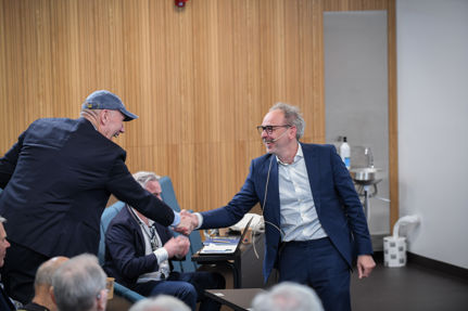 Handshake between Helge Thorbjørnsen and Tor W. Andreassen