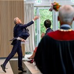 jonas gahr støre, av helge skodvin
