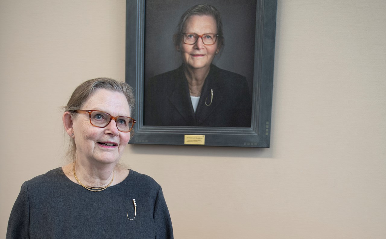 Siri forteller om tiden sin ved NHH. Den har vart i nesten 50 år. Hun begynte her som student i 1969.