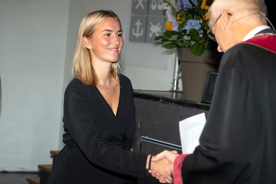 Handhelsing bachelorimmatrikulering 2018. Foto: Helge Skodvin