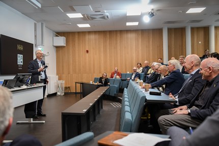 Øystein talking on stage