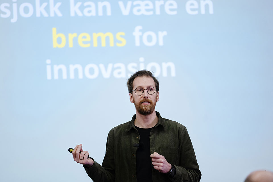 Associate Professor Eirik Sjåholm Knudsen.