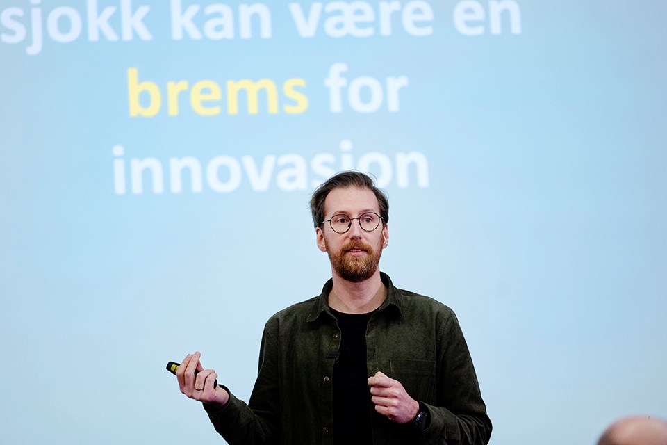 Førsteamanuensis og fintech-ekspert Eirik Sjåholm Knudsen ved NHH.