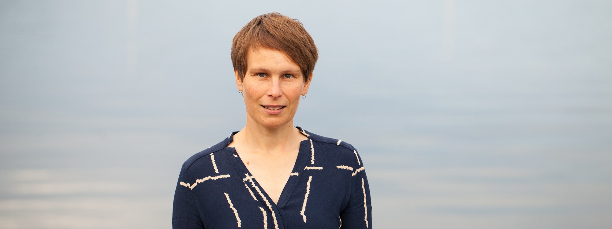 The Government presented its new aquaculture strategy ‘An Ocean of Opportunities’ in July. One of its measures was to appoint a committee to review the licensing system in the aquaculture industry. Linda Nøstbakken will chair the committee. She is a research director at Statistics Norway and an adjunct professor at NHH.