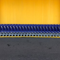 A row of shopping carts. Photo: Unsplash