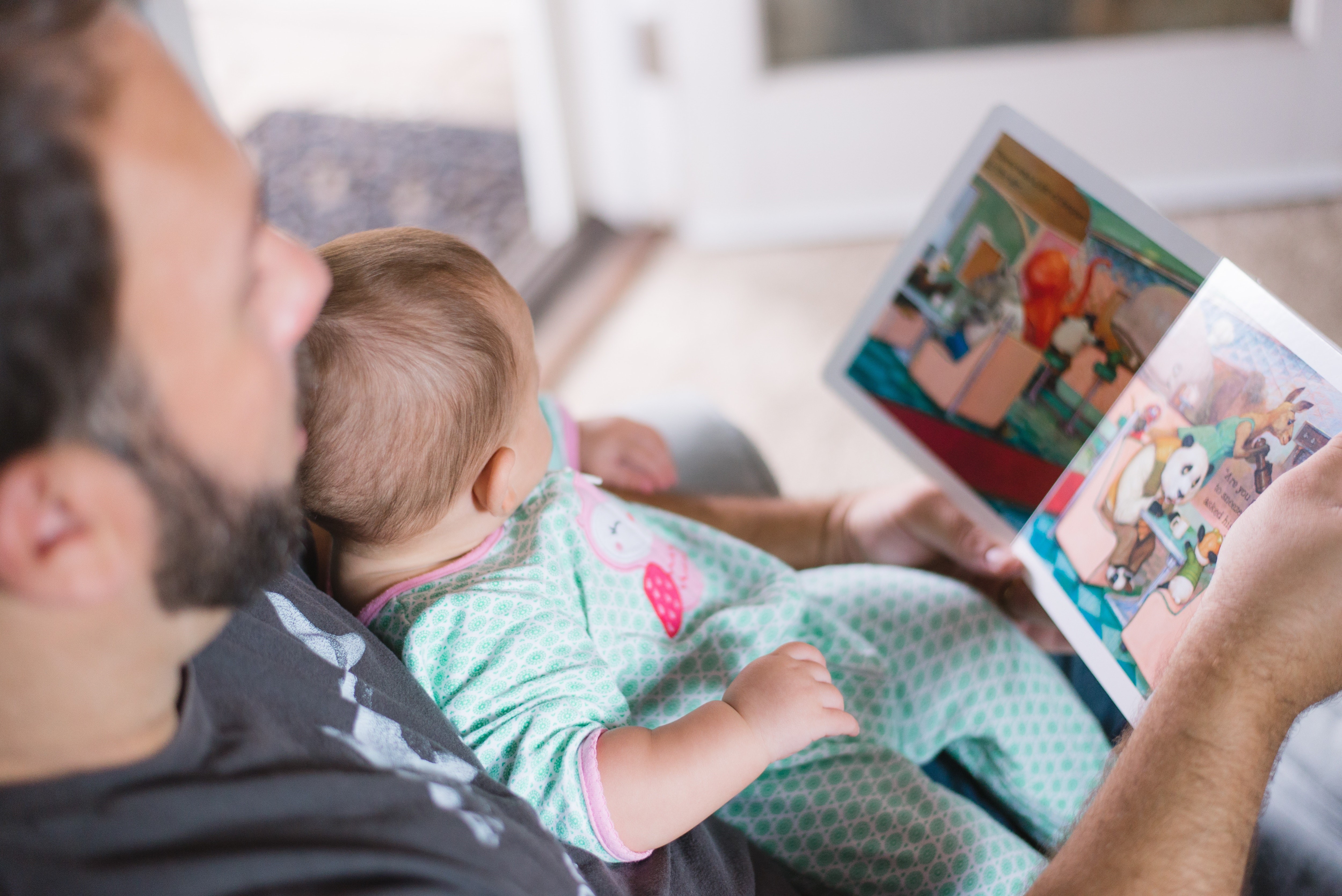 Parent reading, Kjells prosjekt.jpg