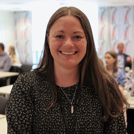 PhD-kandidat Julie Salthella Ågnes er seniorrådgiver i Skatteetaten.