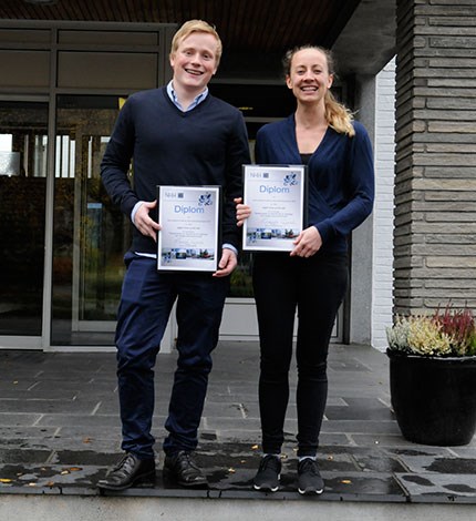 Erik Solli og Ingelin Orten med diplomet sitt.