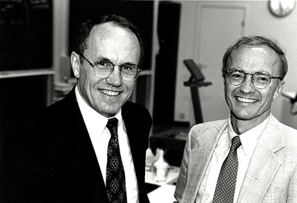 Finn E. Kydland (t.h.) og Edward Prescott i 1993.