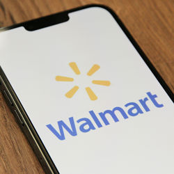 Walmart logo on cell phone screen. Photo: Marques Thomas/unsplash.com