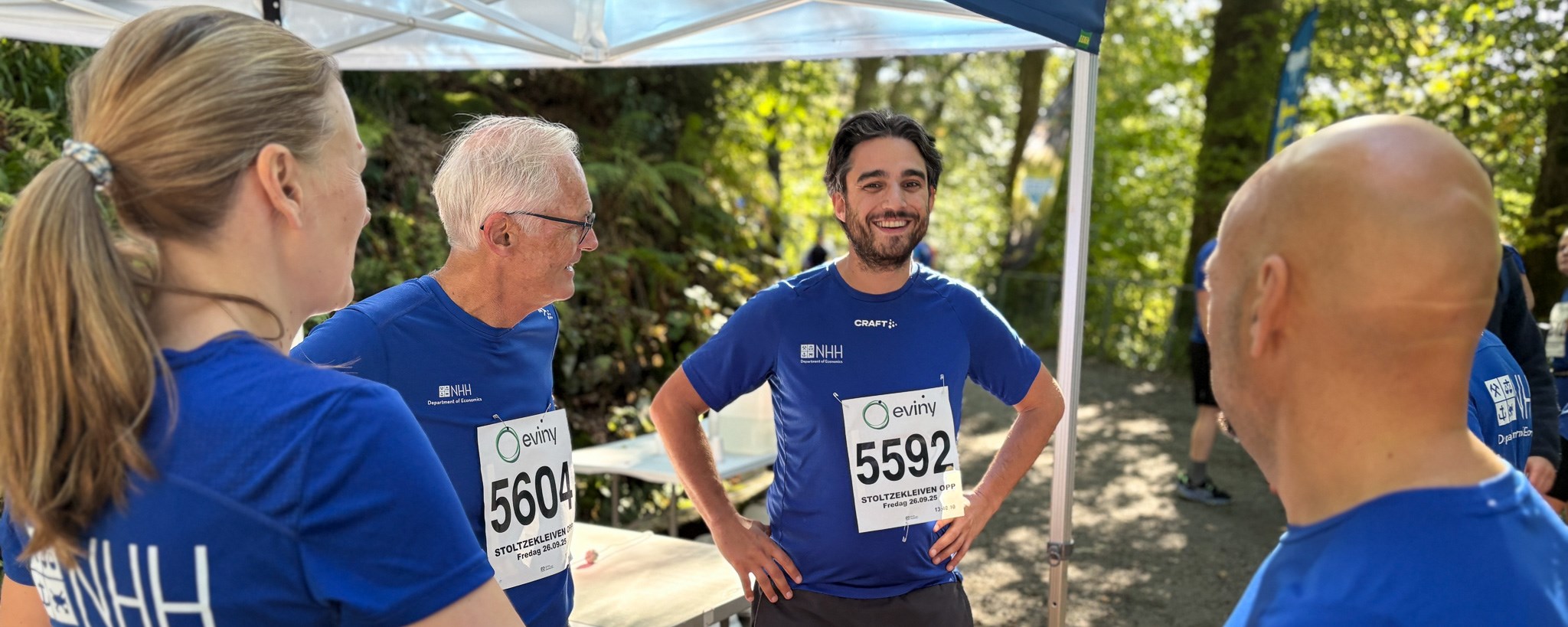 NHH employees talking before the race started