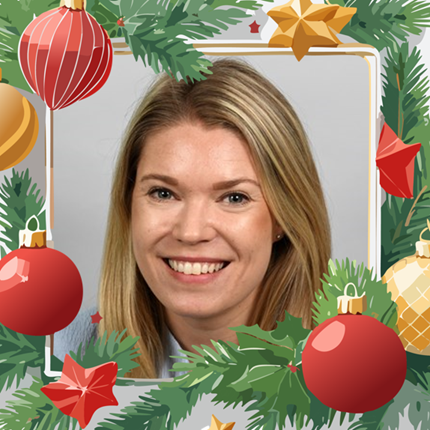 Portrait photo of Minna with av decorated Christmas frame around