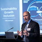 Tor W Andreassen presenting at University of Queensland in Australia.