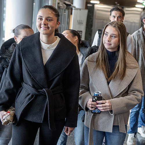  Bilde av Julie Fredriksen og Elise Adina Sundvor-Bjørnevik. Foto: Helge Skodvin 