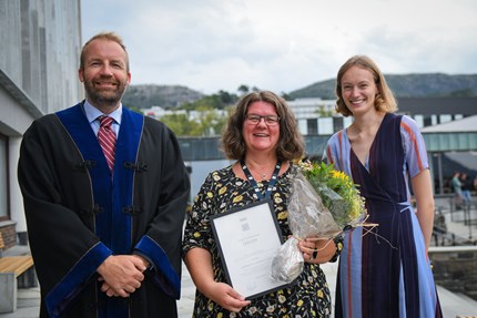 Leader of the Learning Environment Committee and Vice Rector for Academic Affairs, Stig Tenold, award winner Norunn Johanne Økland and deputy chair of the committee, Ingrid Heimark. 