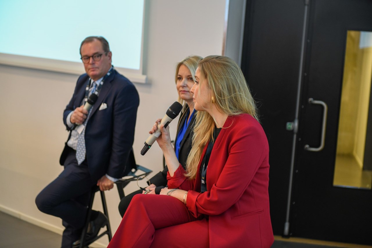 Knut Brundtland (ABG Sundal Collier), Anette Hjertø (DNB), Bjørg Marit Eknes (Sparebanken Vest). Foto: Ingrid Aarseth Johannessen