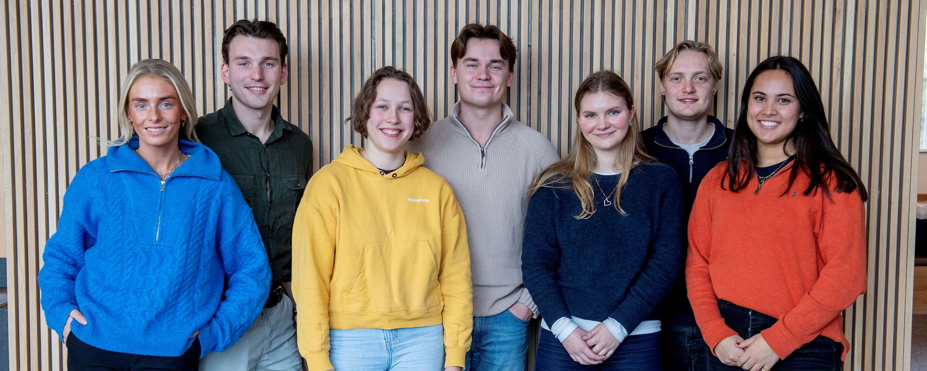 Bilde av studentambassadørene Silje Farstad Moe, Eirik Aarthun, Hermine Øye-Forbregd, Otto Elvebø Beckman, Karoline Lysaker, Kristian Stenmark og Cinta Lilis Jacobsen.