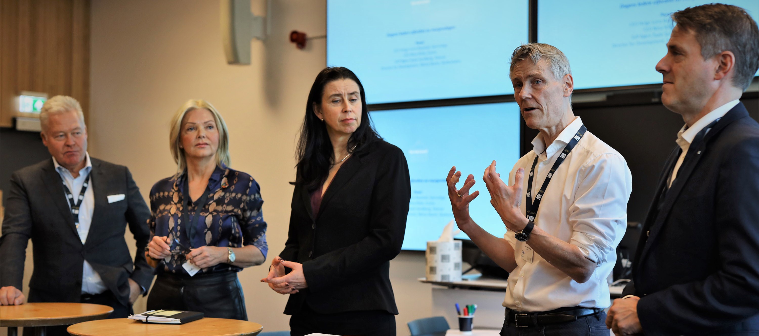 Panel discussion with (from the left): Helge Leiro Baastad (CEO Gjensidige), Nina Riibe (CEO Econa), Mona Skaret (Director development, The Norwegian Tax Administration), Bjørn Taale Sandberg (SVP, Telenor Research) and Ivar Horneland Kristensen (CEO, Virke, The Federation of Norwegian Enterprise). Photo: Stian Kristoffer Sande / Telenor