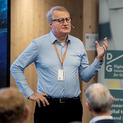 Rune Bjerke at Eviny and The Hub workshop. Photo: Helge Skodvin