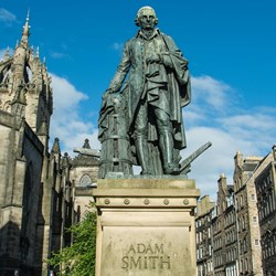 adam smith statue_pexels_marvin sacdalen