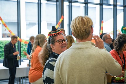 Norunn talking to a colleague in Speilsalen
