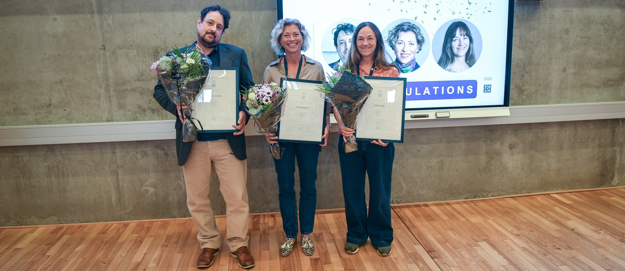Carsten Bienz, Therese Egeland, and Kristin Rygg receiving diploma and flowers