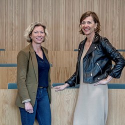 Inger G. Stensaker (t.h.) og Therese Egeland Foto: Helge Skodvin